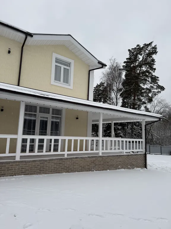 Уютный дом у леса