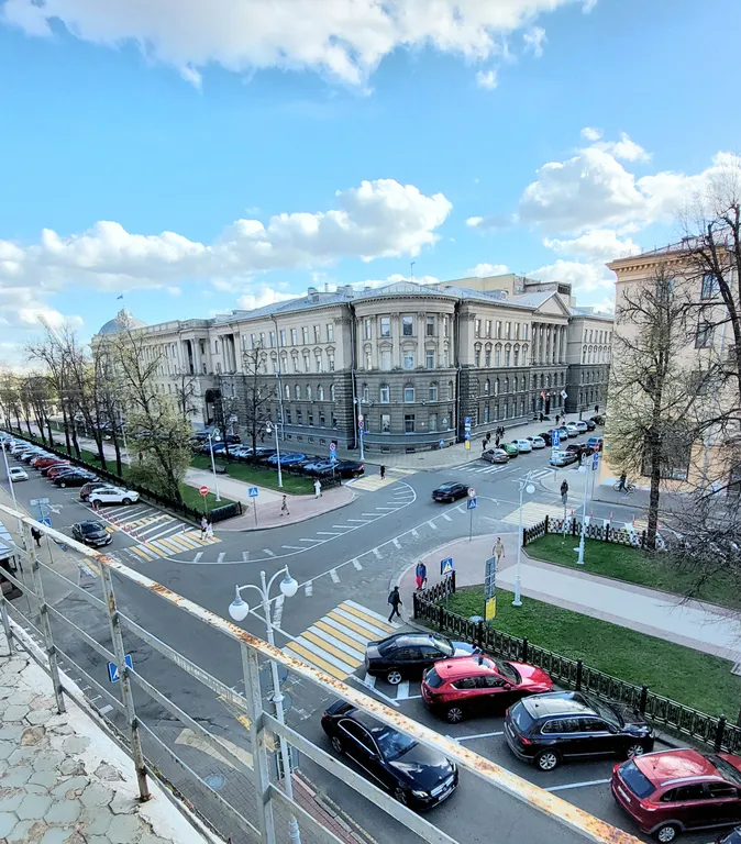 Квартира 4-комнатные апартаменты в самом центре рядом с ун. Гум и м. Купаловская — Минск