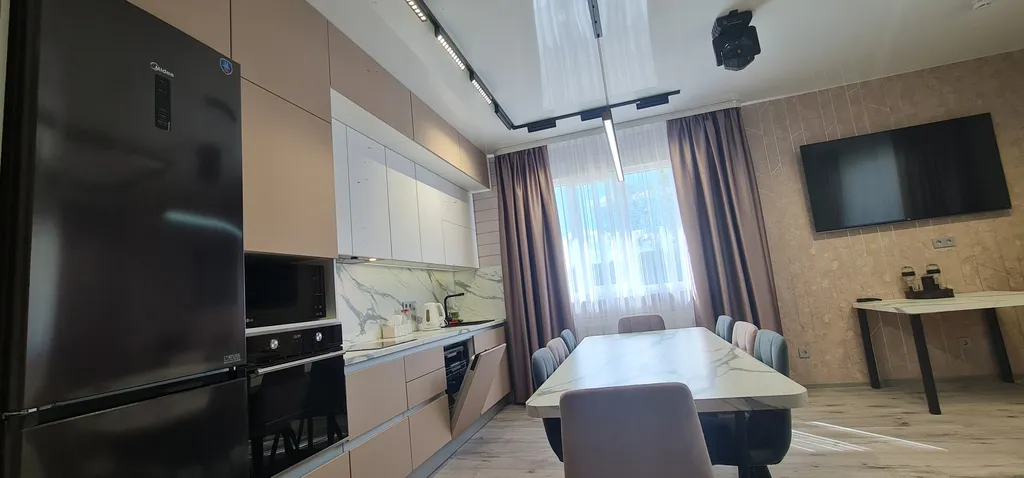 Большой современный и уютный дом