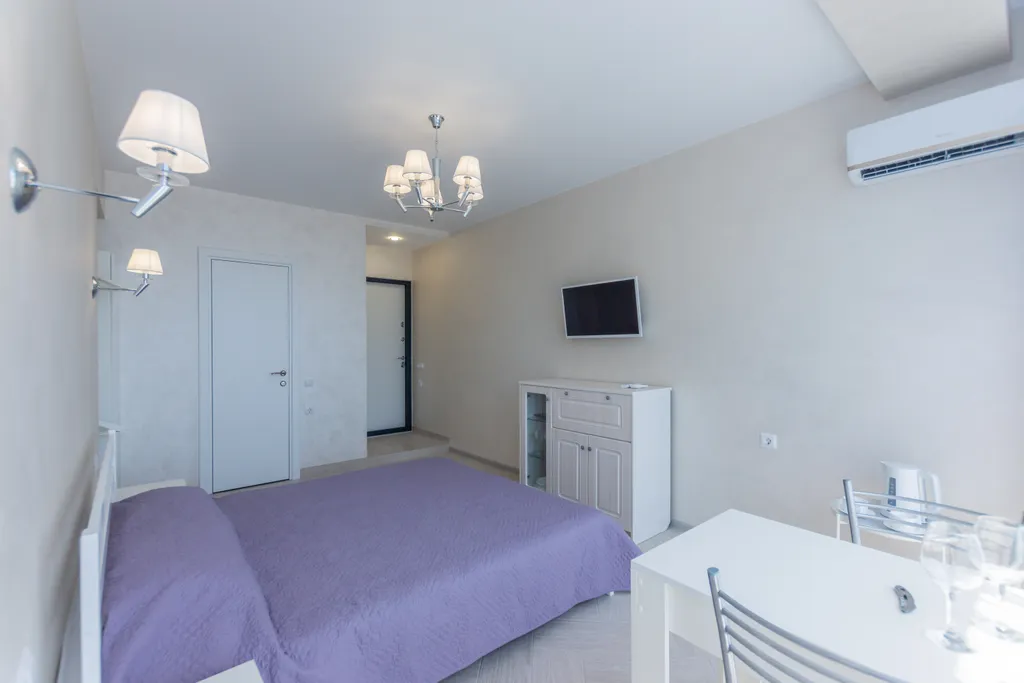 Квартира Квартира Комфортная, светлая, уютная студия. Шаговой 150-300метров к набережной — Алушта