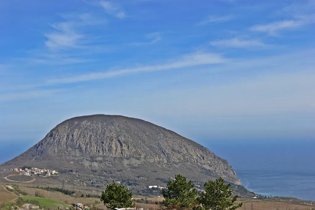 Дом с панорамным видом на море и гору Аю-Даг