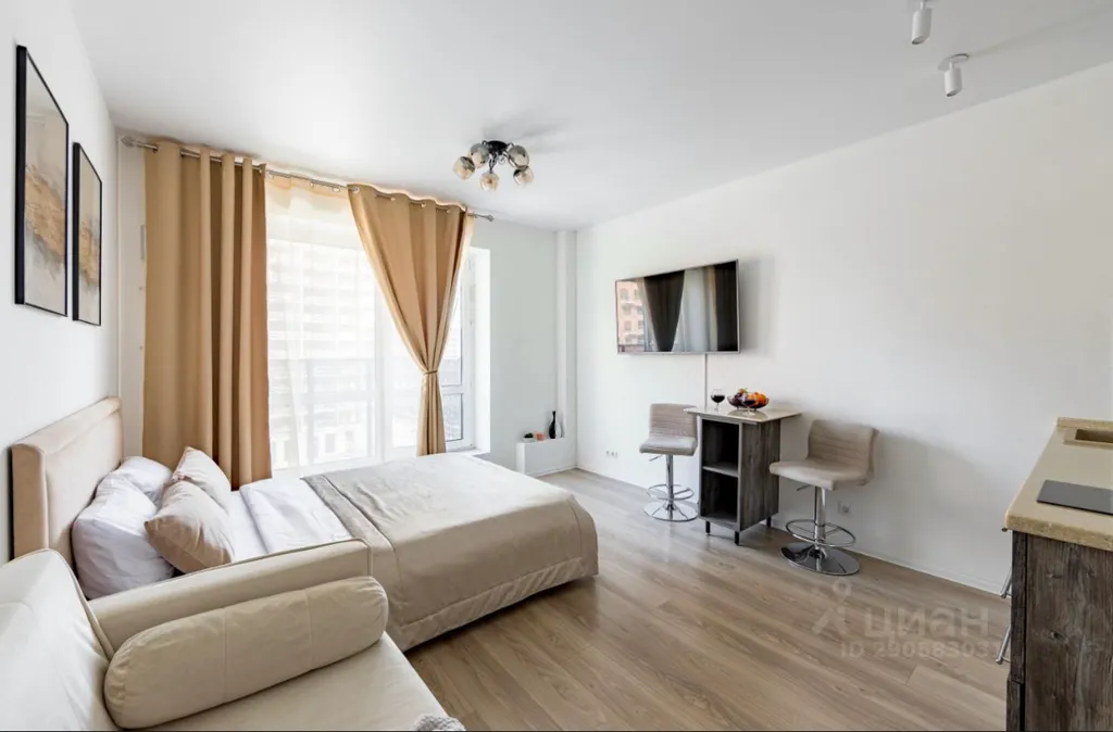 Стильная студия с балконом у метро