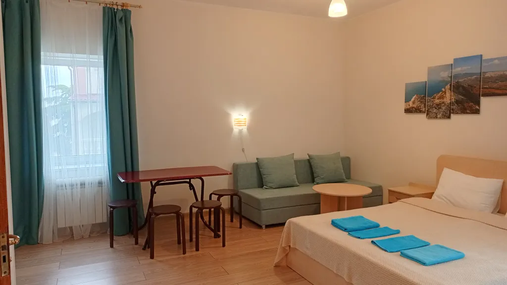 Двухместная комната с двумя доп. местами, с санузлом