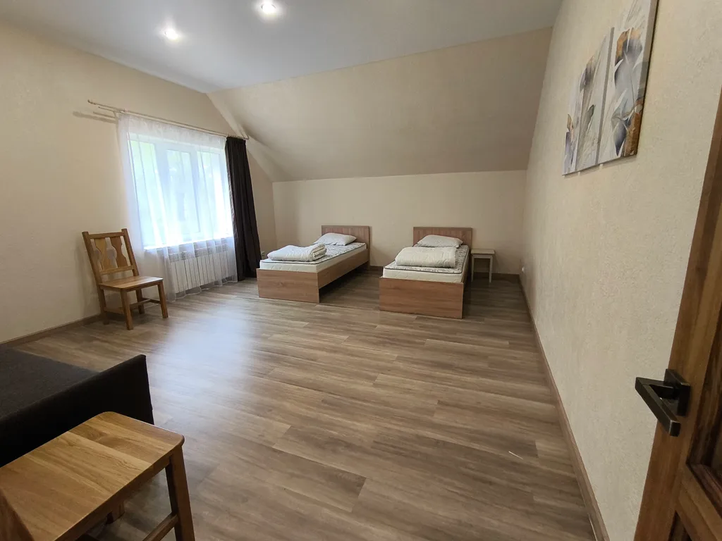 Большой дом с большим залом и с баней