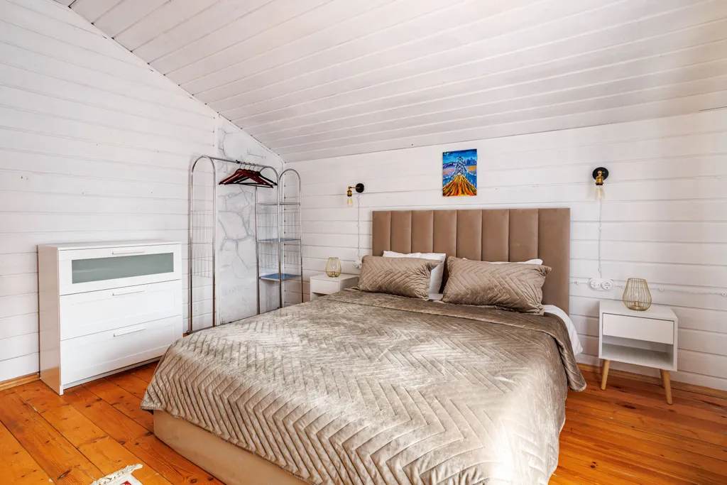 Коттедж в центре города с видом на парк