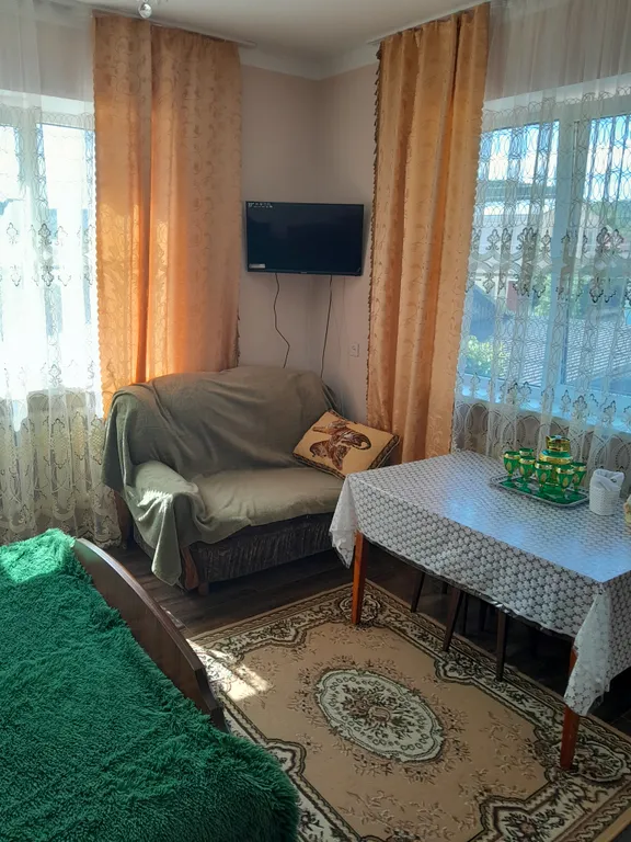 Комната с отдельным входом в частном доме рядом с парком