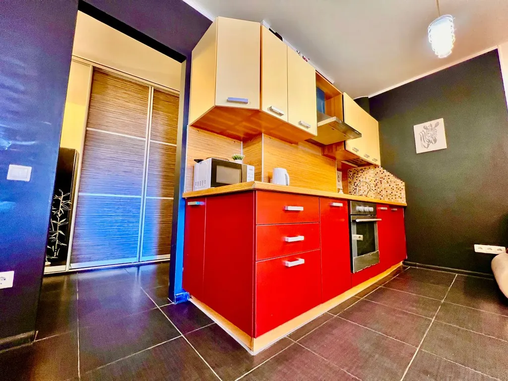 Квартира 1+ евро семейные апартаменты, центр, парковка, кафе, вояж, гудвин, развязка — Тюмень