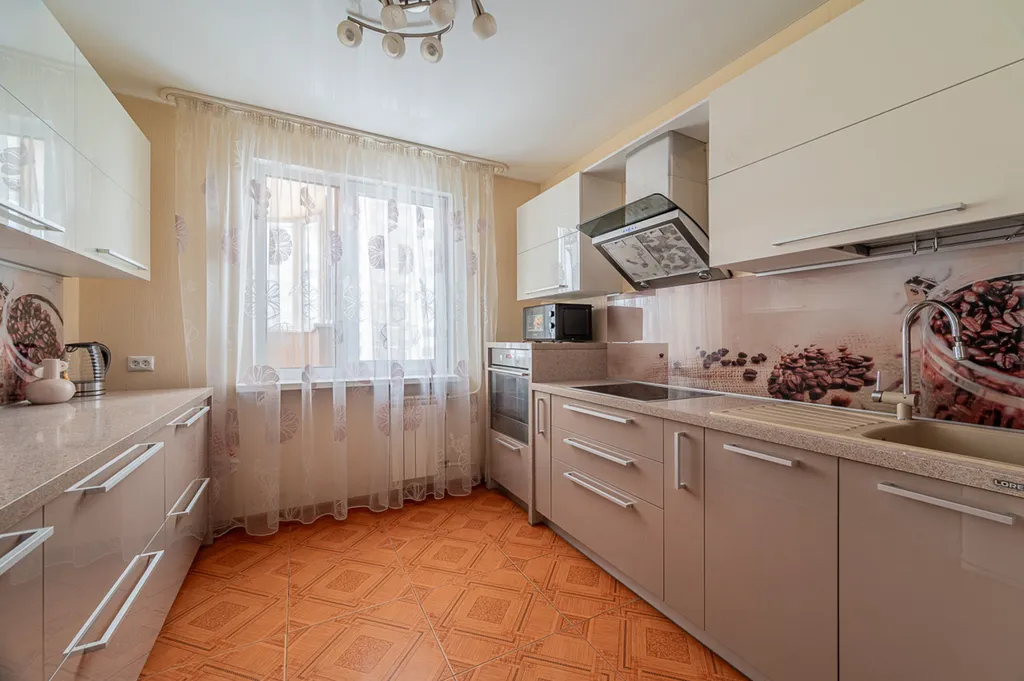 Уютная 3-к квартира на улице Калинина 10!