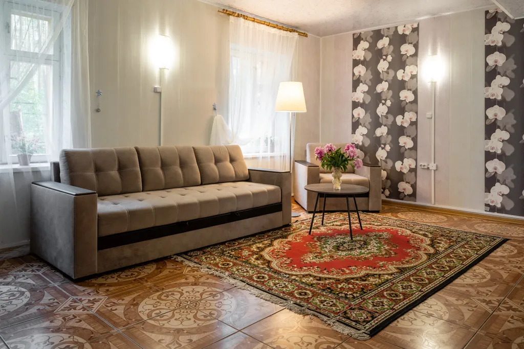 Дом 1 в лесу у реки