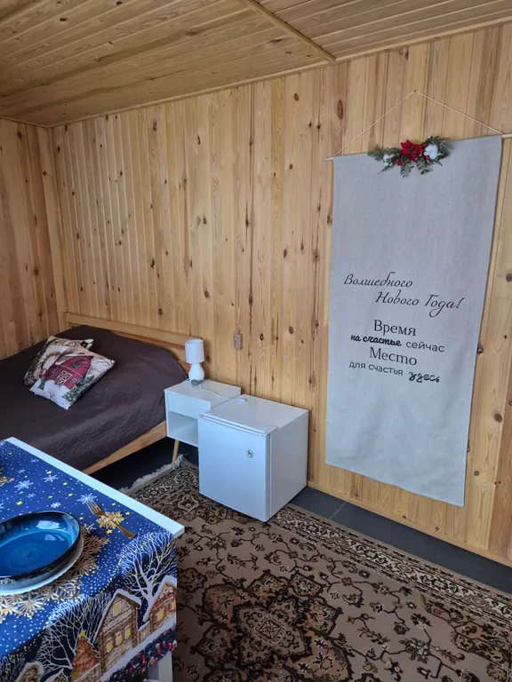 Уютный домик на берегу реки