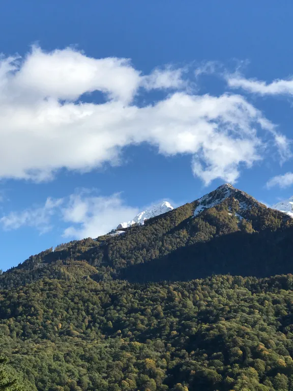 Панорамная студия с потрясающим видом на горы в центре красной поляны