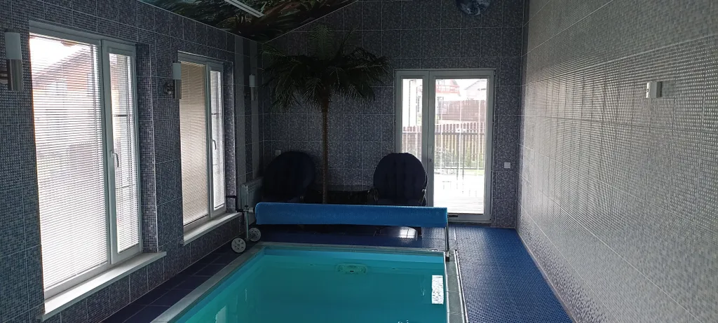 Домик у озера