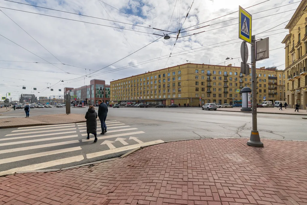 Евродвушка с новым ремонтом, лифтом и парковкой около Логопрогноза