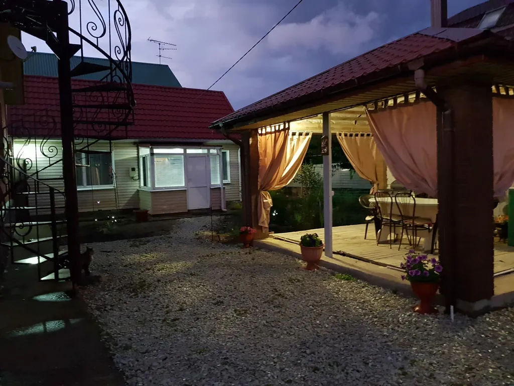 Уютный домик в тихом дворе