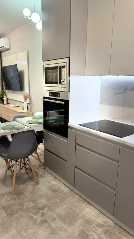 Уютная видовая современная квартира