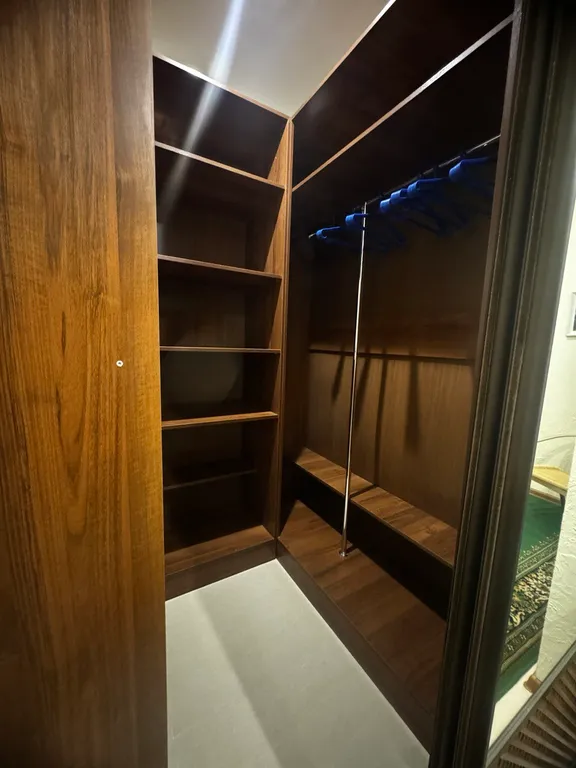 Уютная двухэтажная трехкомнатная квартира с евроремонтом