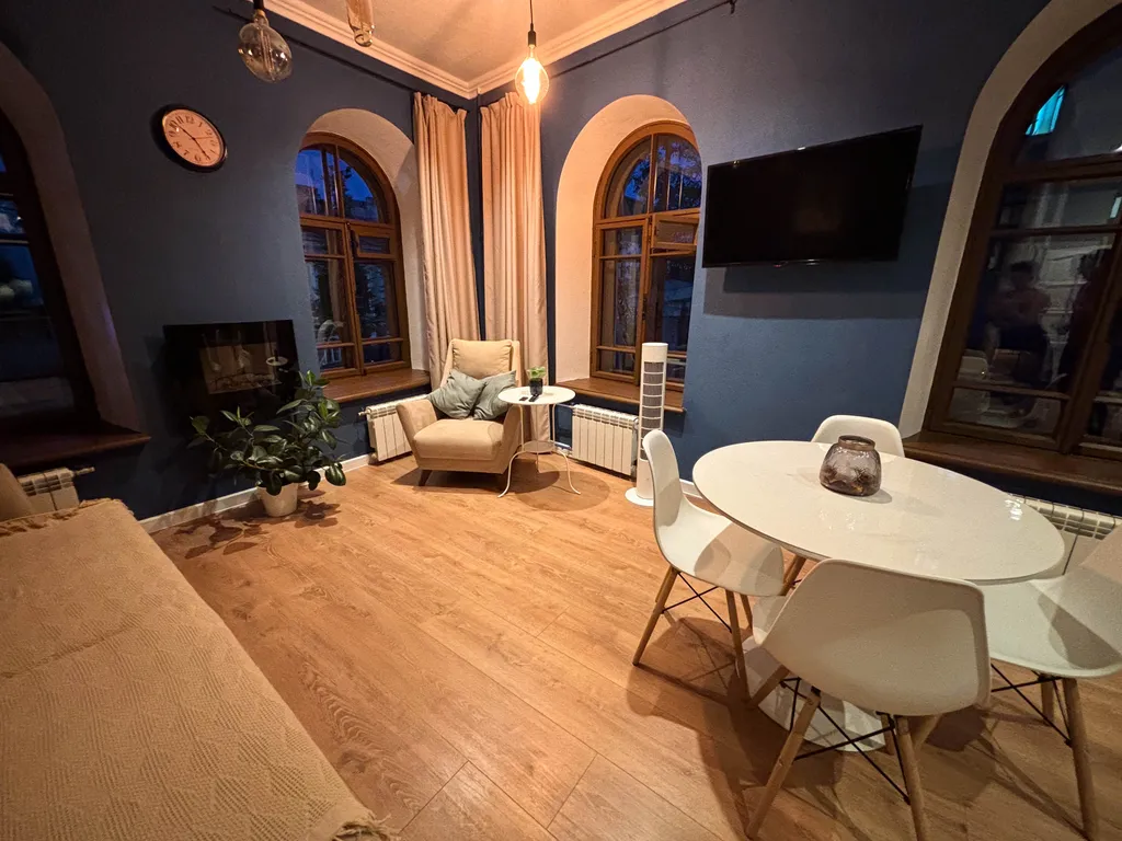 Квартира с отдельной спальней в центре