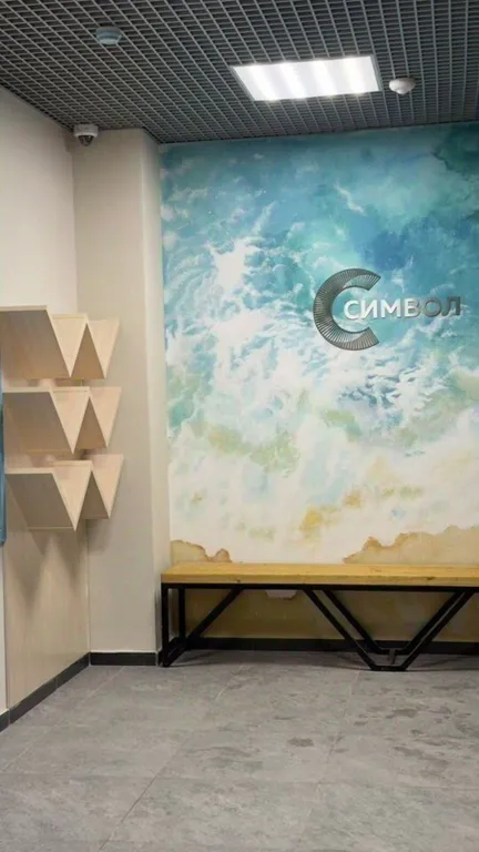 Студия с шикарным высоким потолком