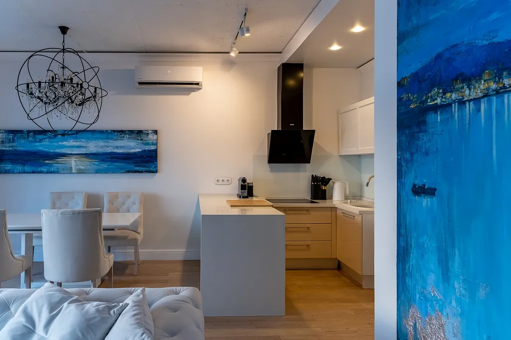 Семейная квартира на первой линии на главной набережной города