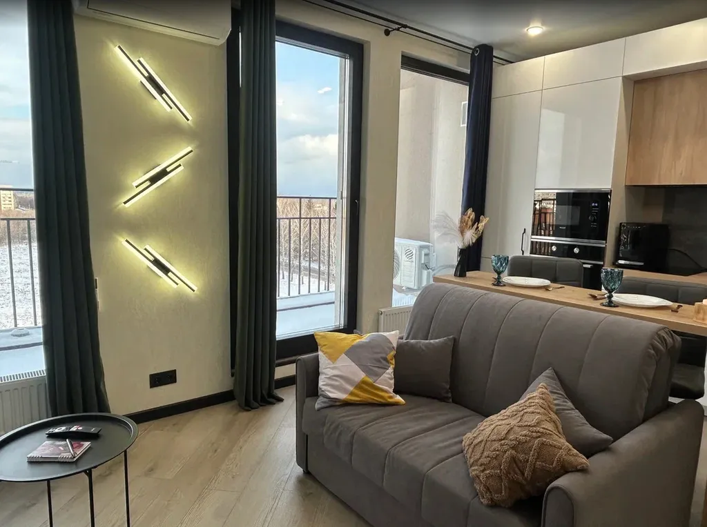 Современная студия с террасой