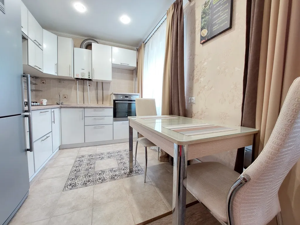 Двушка с планировкой трёшки. Микрорайон