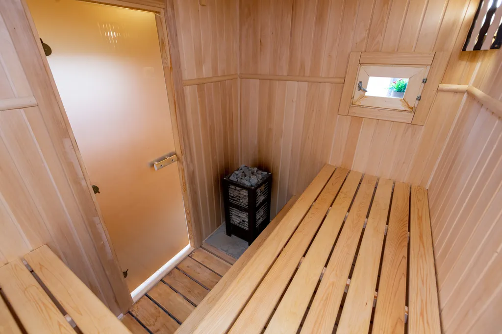 Семейный домик с финской сауной у леса