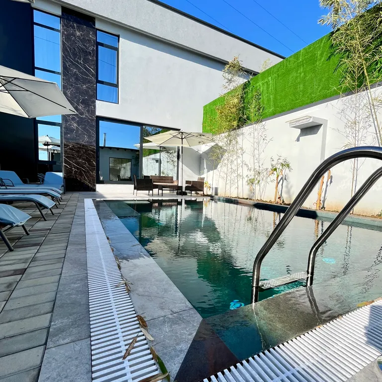 Коттедж с бассейном и баней