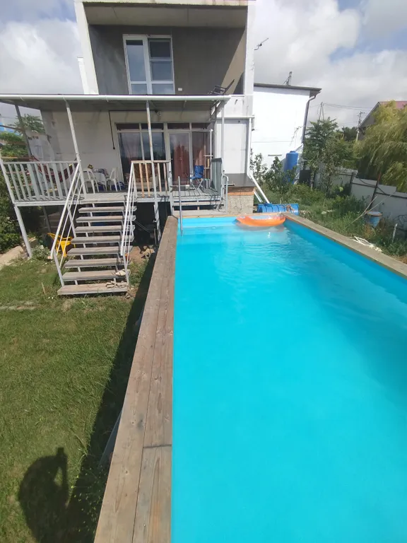 Дом с бассейном