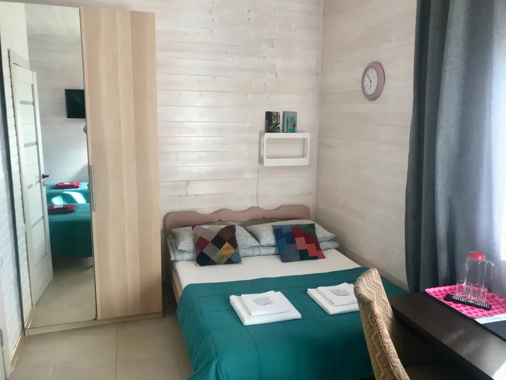 Четырёхместный номер, с видом во двор