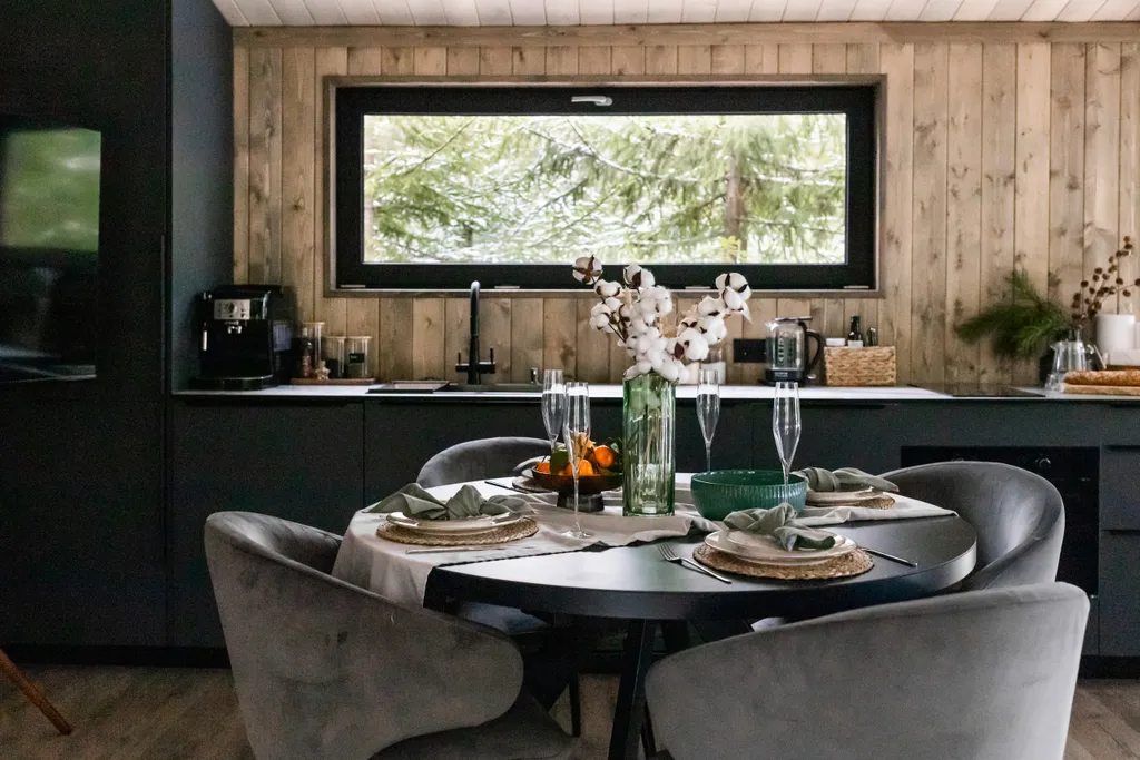 Коттедж Экcклюзивный дом с гopячим чaнoм в сосновом лесу — Семеновское