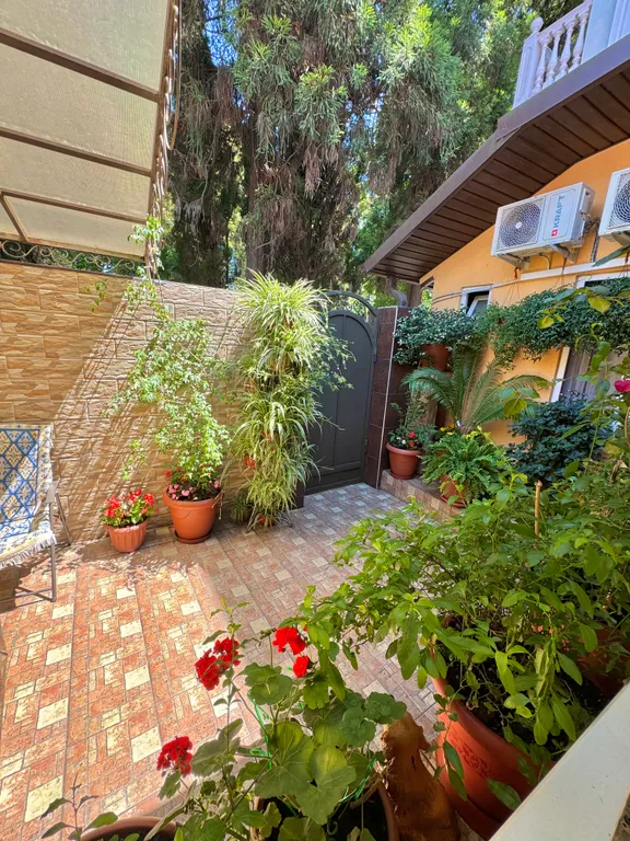 Дом в центре Адлера на набережной