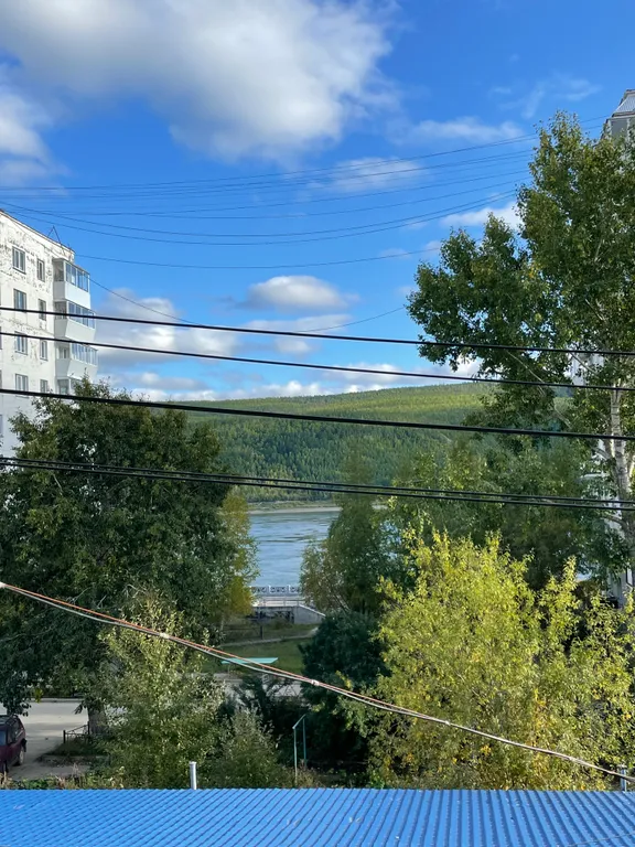 Потрясающий вид на горы и реку