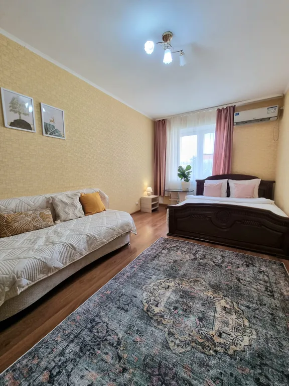 Уютная квартира на Победы с расширенной кухонной зоной (Уютный Дом)