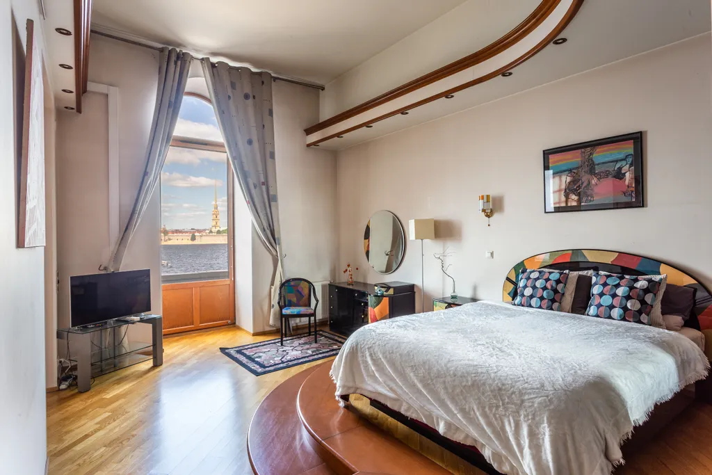 Двухуровневая квартира с видом на Неву по соседству с Эрмитажем