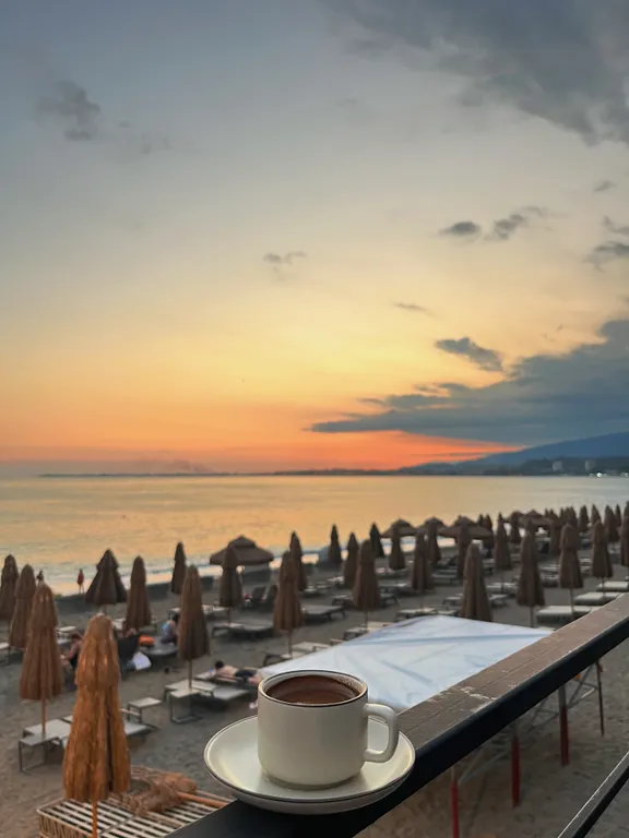 Квартира Комфортная 3-комнатная квартира на берегу песчаного пляжа — Сухум