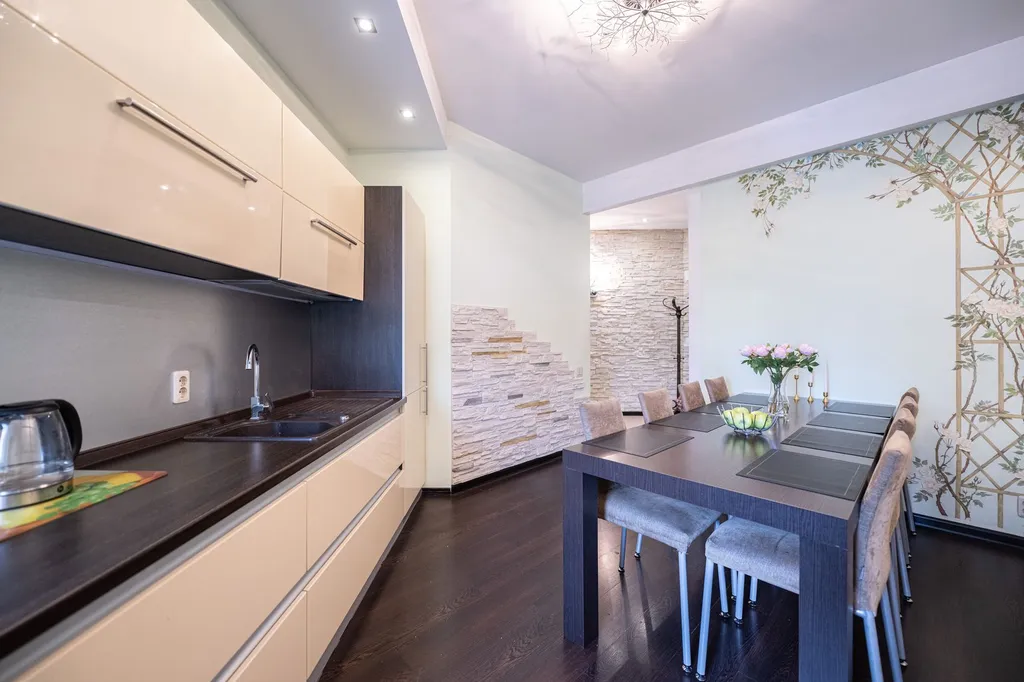 Большая квартира с кондиционерами и камином