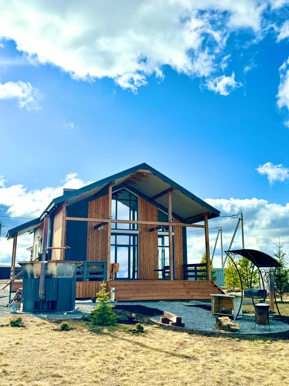 Шикарный дом у реки