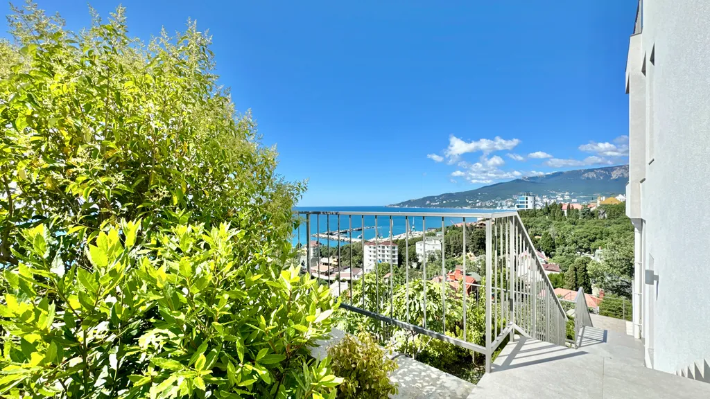 Часть дома с бассейном недалеко от моря Отрадное Ялта