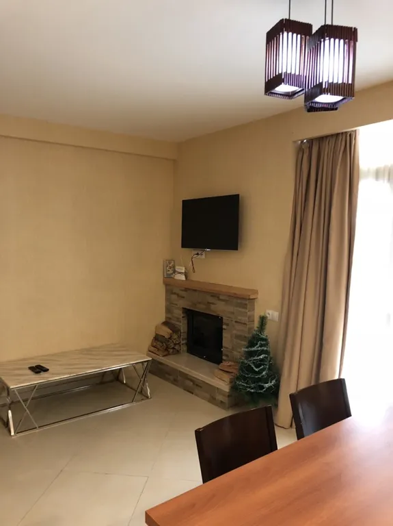 Апартаменты с одной спальней и камином в коттедже