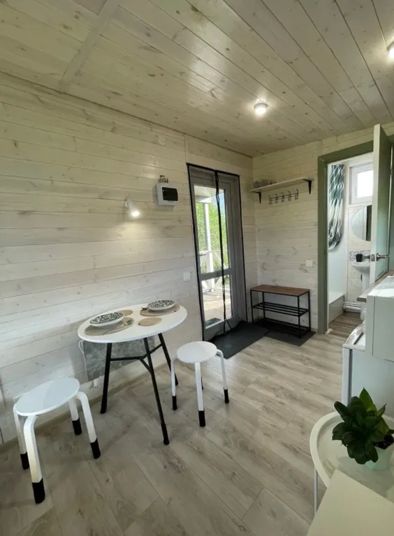 Атмосферный домик вдали от городской суеты