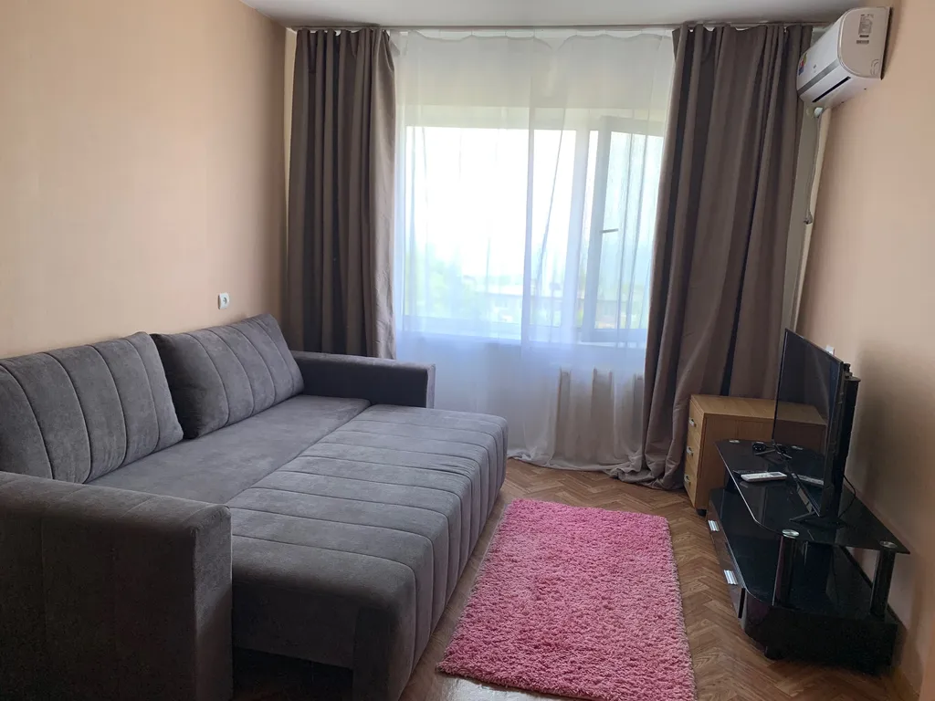 Первая речка, рядом с пляжем на мысе Кунгасный