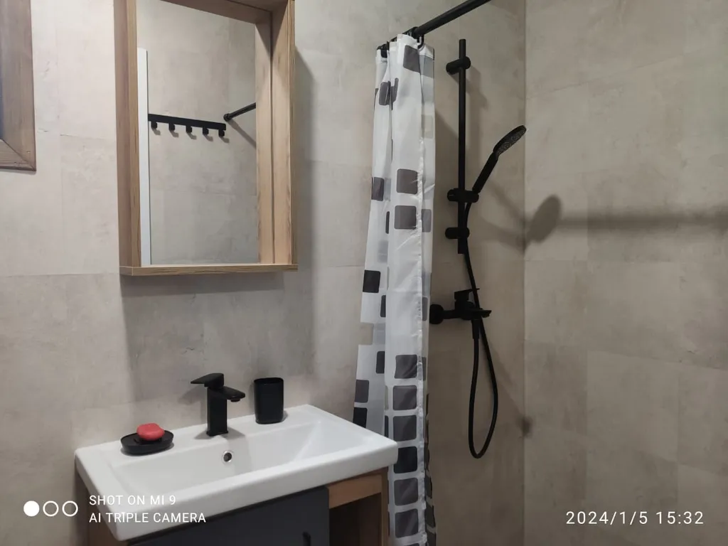 Стильный дом с лесной территорией, недалеко пруд с пляжем