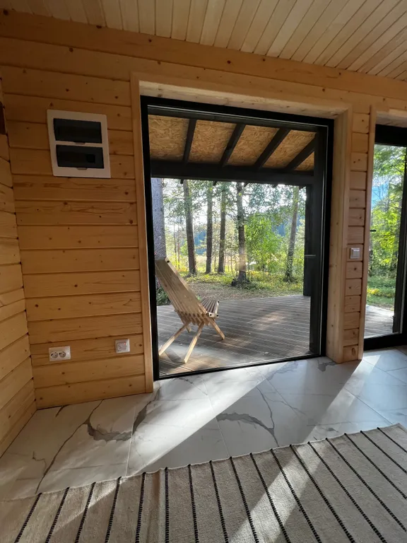 Стильный дом на берегу Ладожского озера с панорамным видом