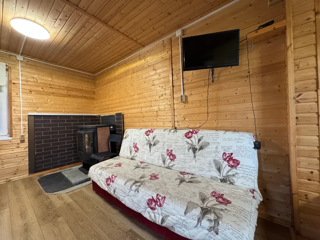 Домик прямо на берегу реки в Карелии