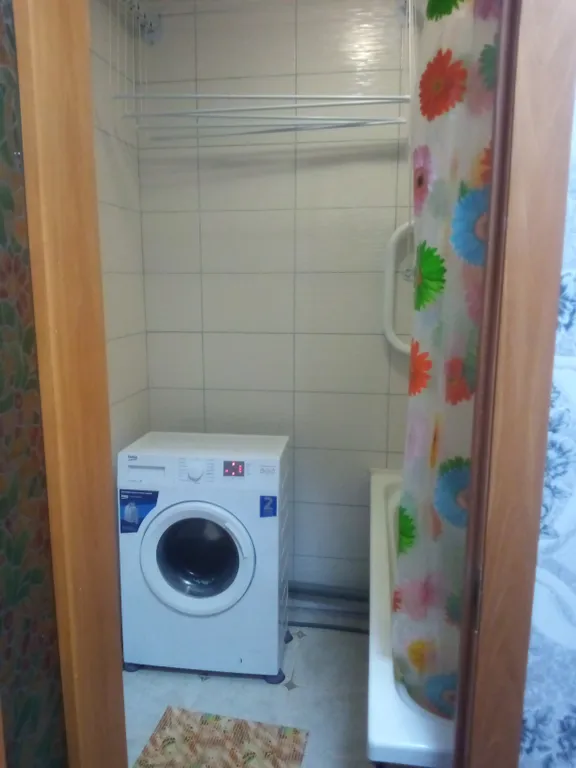 Квартира в новом доме на берегу реки. Парковка свободная.