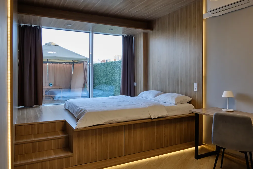 Квартира 2-х комнатный апартамент с террасой на 3 этаже "Огни Екатеринбурга" — аренда посуточно в Екатеринбург