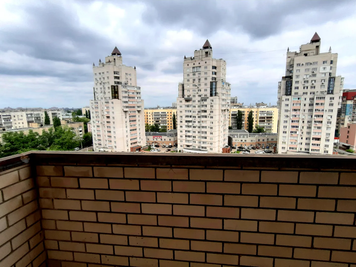 Посуточно в Воронеже. flat-all 61. Балкон. Вид на город. Десятый этаж.