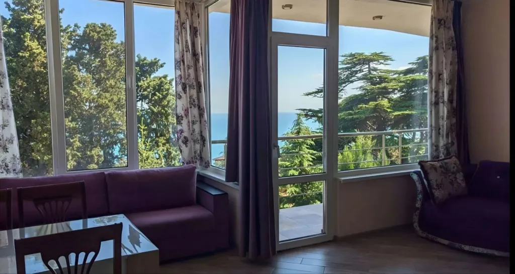 Квартира Апартаменты с видом на море, расписными стена и отдельной спальней — аренда посуточно в Гаспра