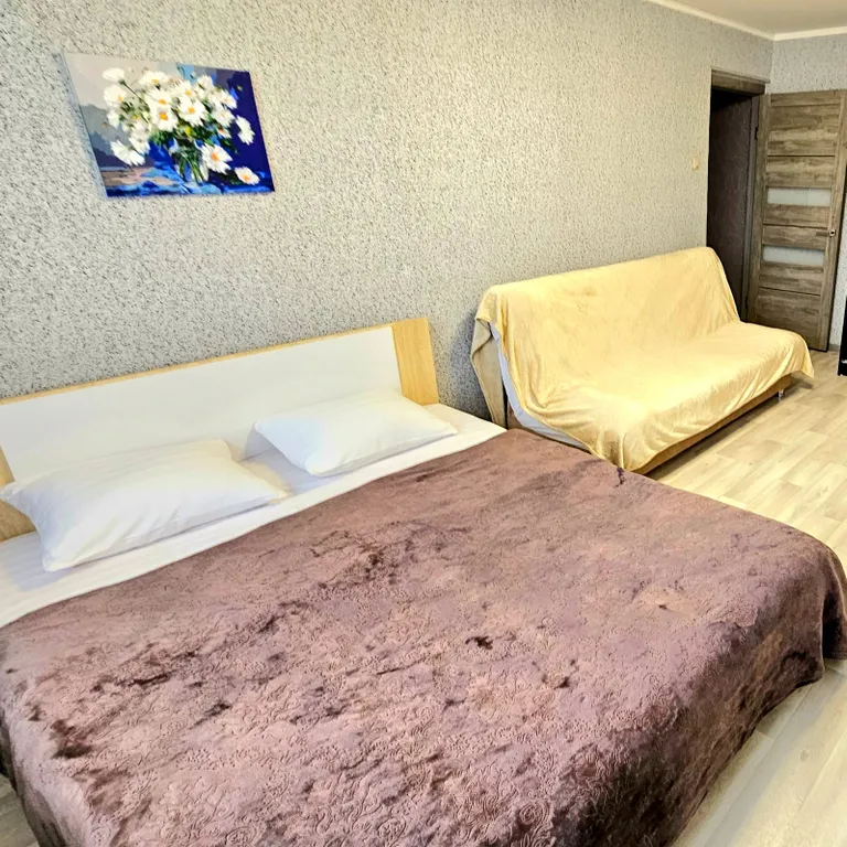 Квартрира с видом на закат солнца и горы