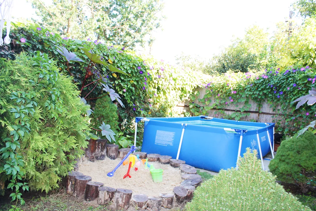 Коттедж у моря со своим двором до 11 человек, беседка, костровая чаша.